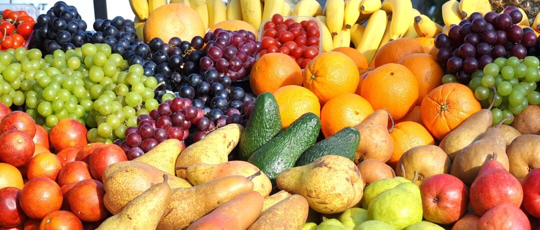 Dalla piramide al piatto: il corretto consumo di frutta e verdura | di Caterina Civallero